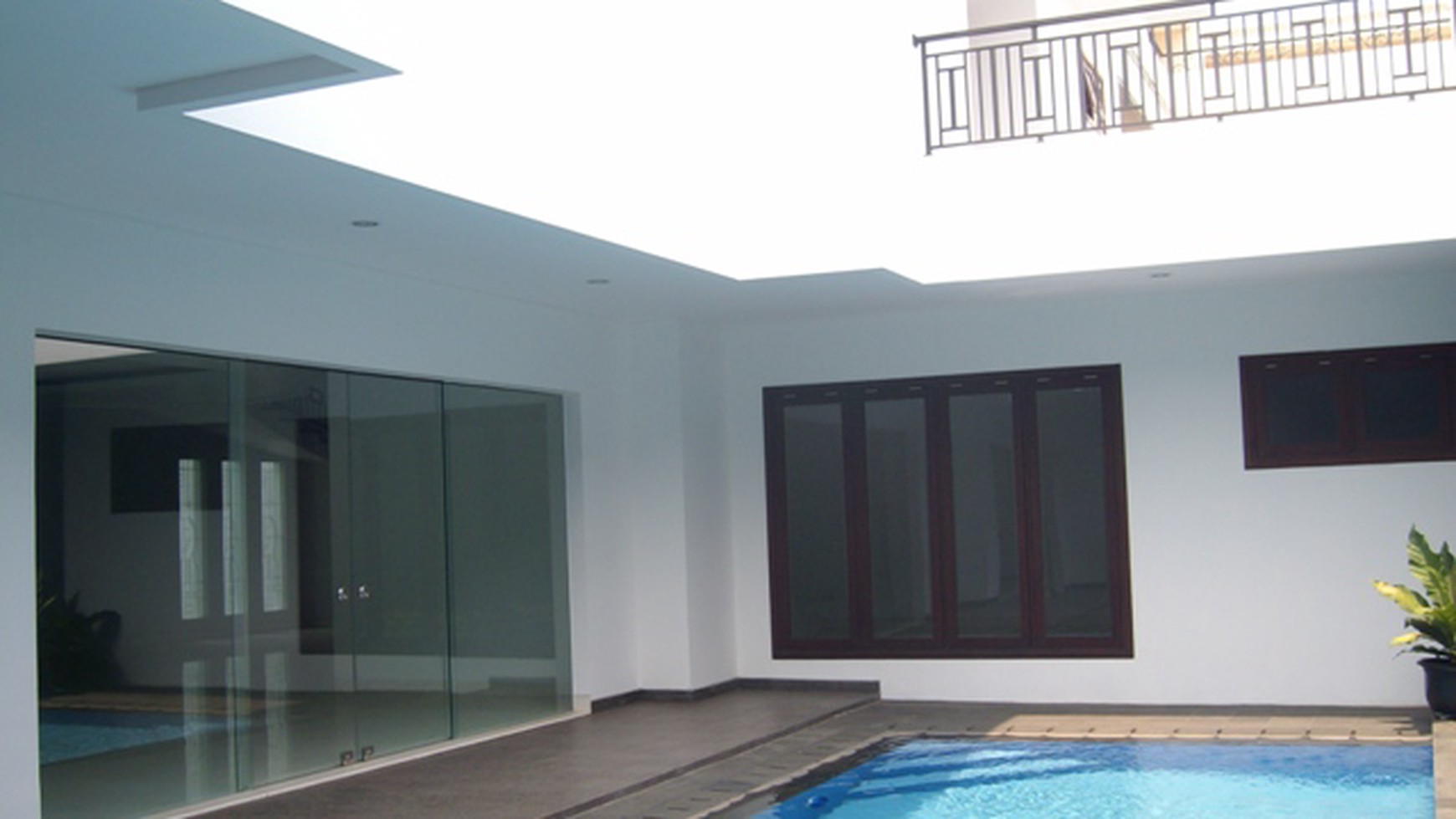 Newly.... Minimalist Style....Quiet & Secure area....Close to JIS...