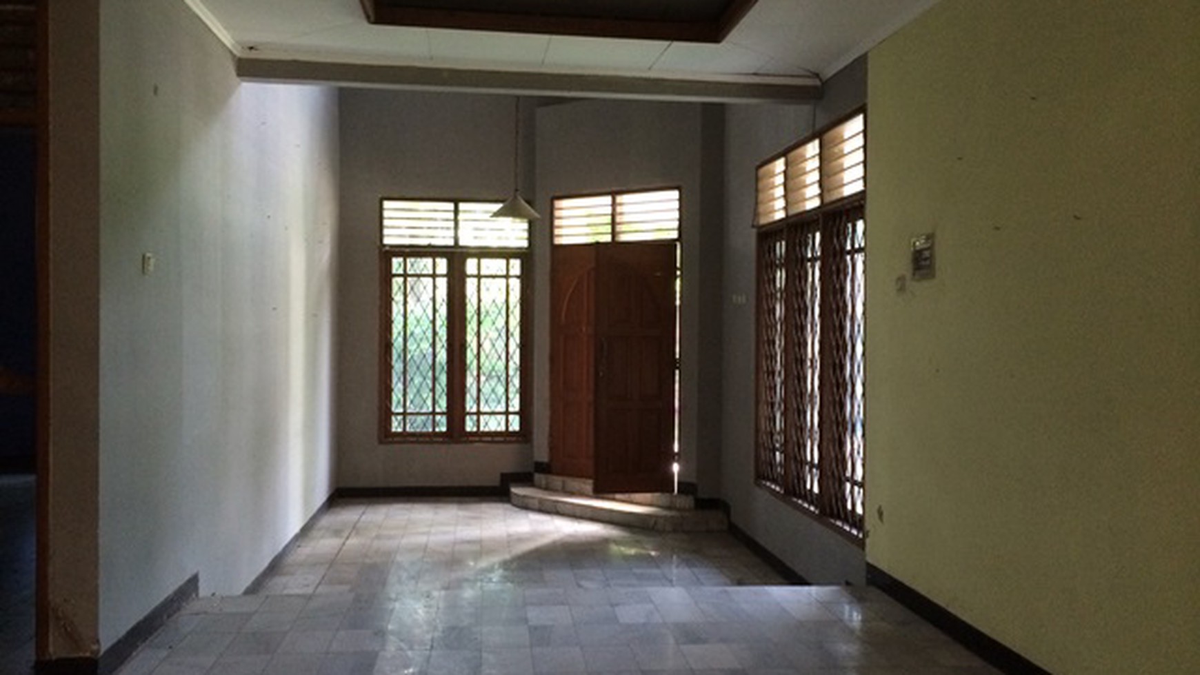 RUMAH LAMA PEKARANGAN LUAS JALAN UTAMA - CIBUBUR #ER