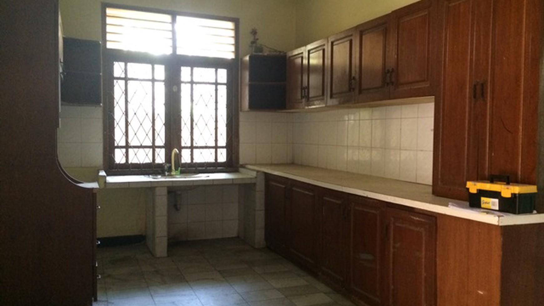 RUMAH LAMA PEKARANGAN LUAS JALAN UTAMA - CIBUBUR #ER