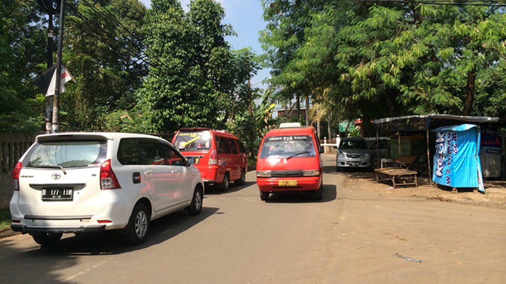 RUMAH LAMA PEKARANGAN LUAS JALAN UTAMA - CIBUBUR #ER