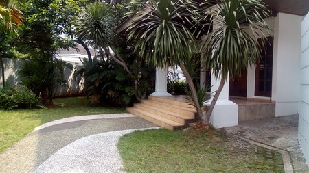 Disewakan rumah di Brawijaya Jakarta Selatan