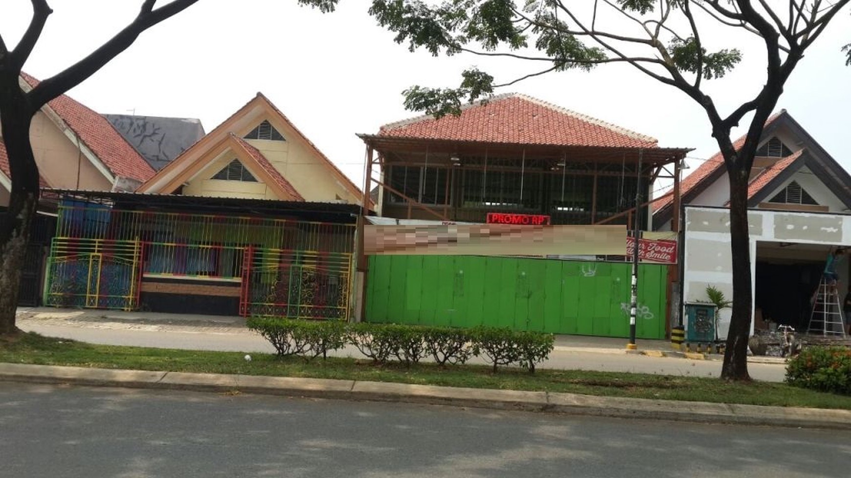 dipinggir jalan,cocok buka usaha restonan,nyaman.,good price...