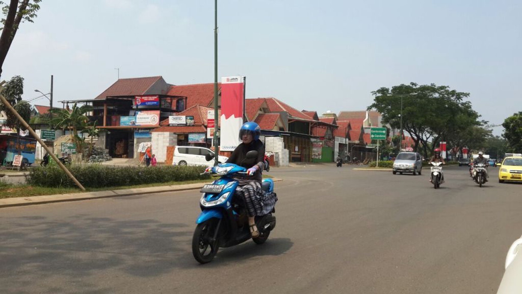 dipinggir jalan,cocok buka usaha restonan,nyaman.,good price...