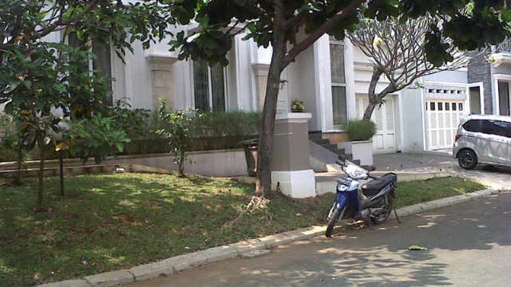 Rumah minimalis,siap huni,jalan lebar di gading serpong!!