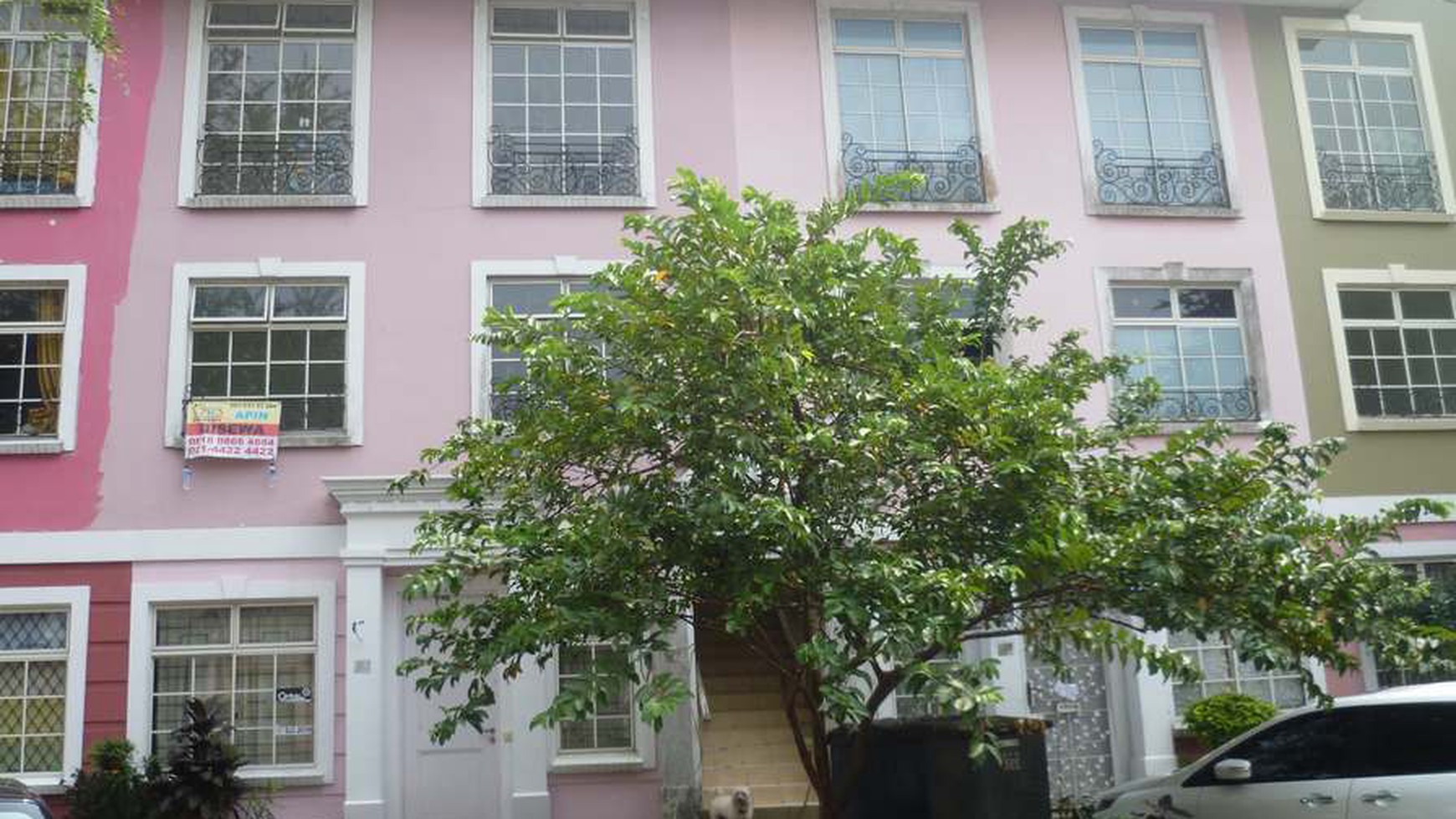 Disewakan Townhouse Taman Paris - Lippo Karawaci