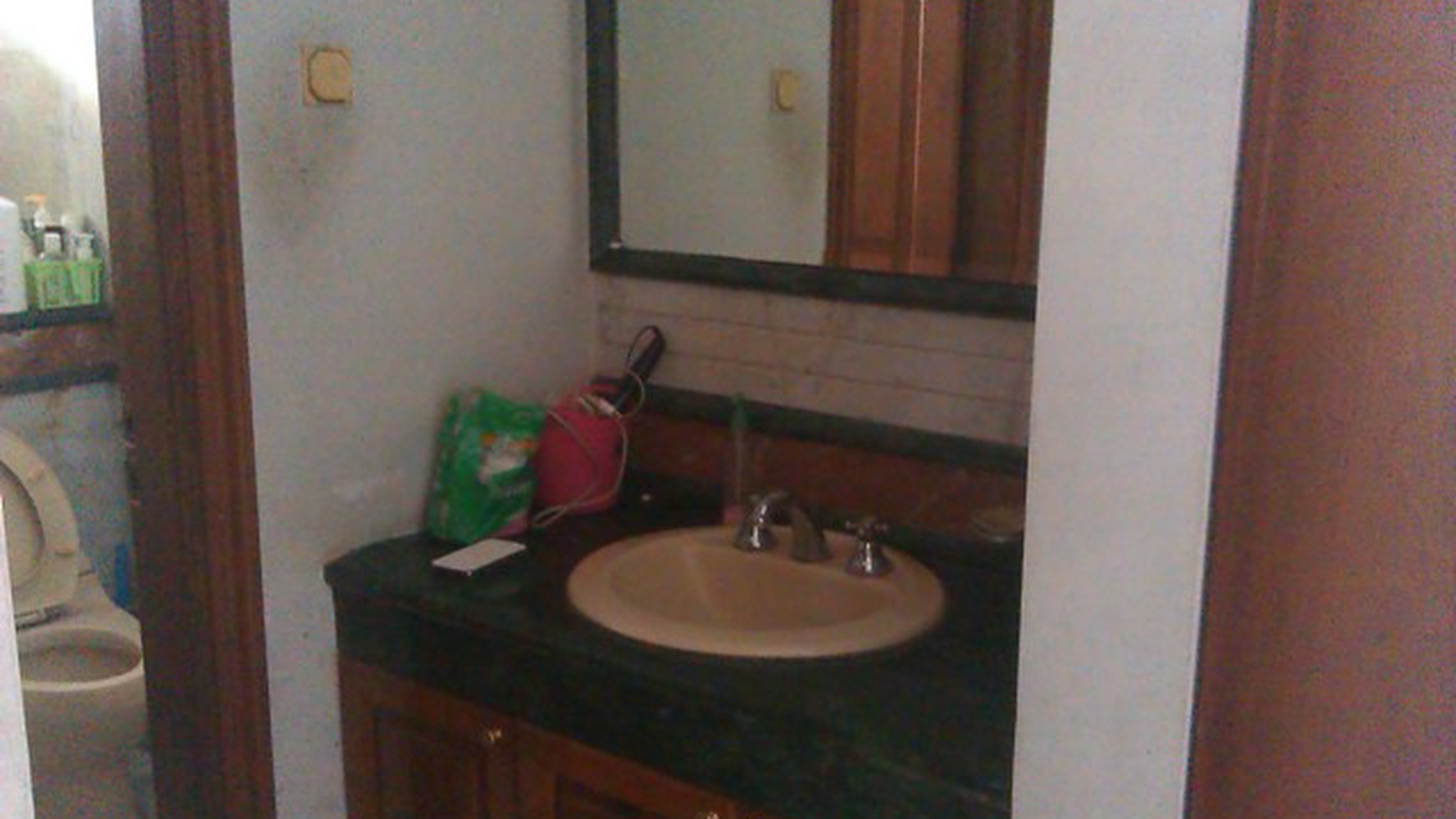 Rumah dijual di Cinere