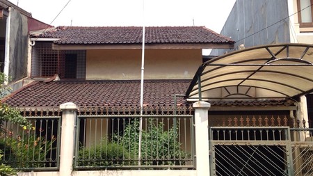 Di Jual rumah di pondok indah Dibawah Pasaran !! lokasi nyaman dan depan taman...