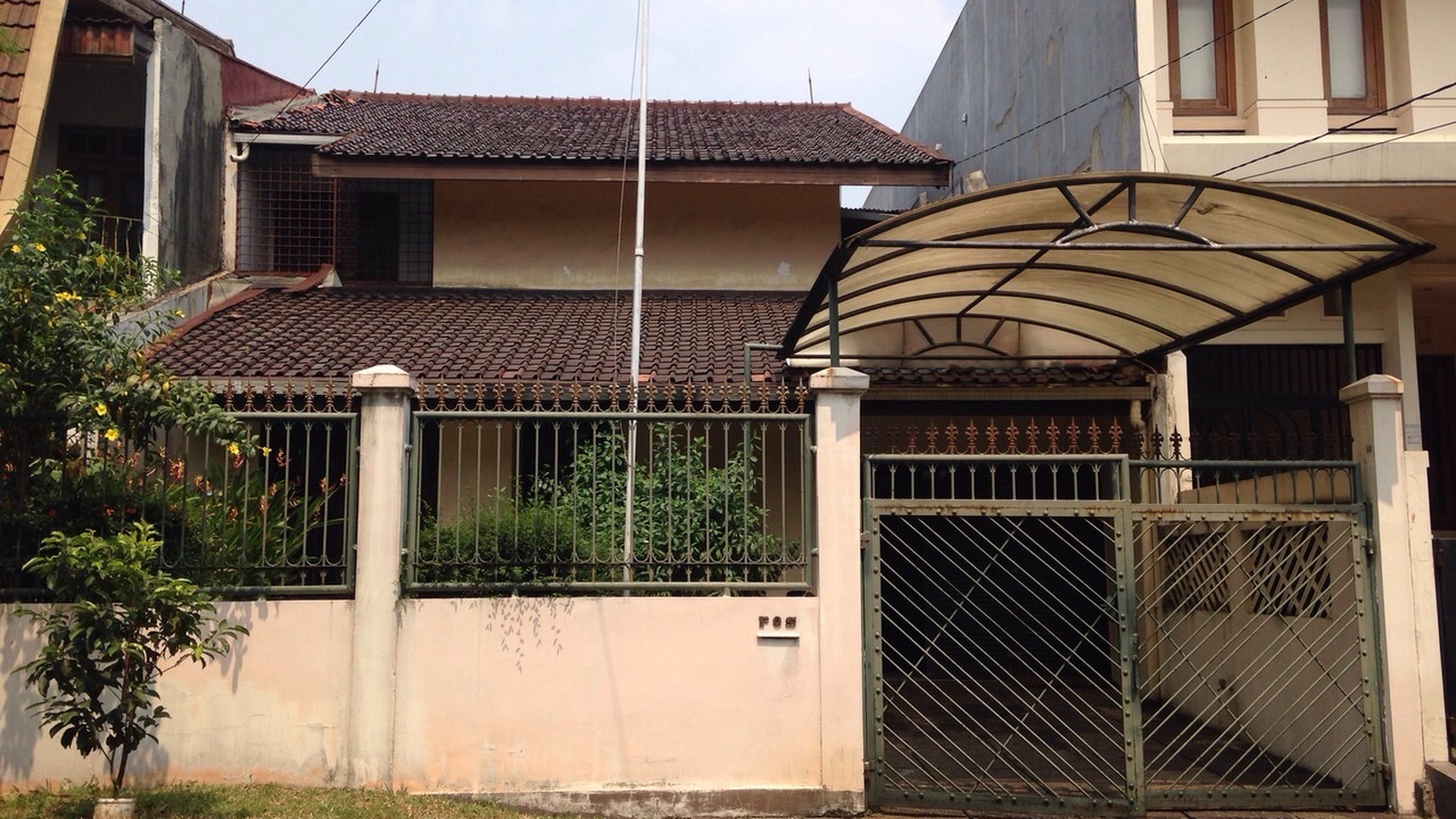 Di Jual rumah di pondok indah Dibawah Pasaran !! lokasi nyaman dan depan taman...