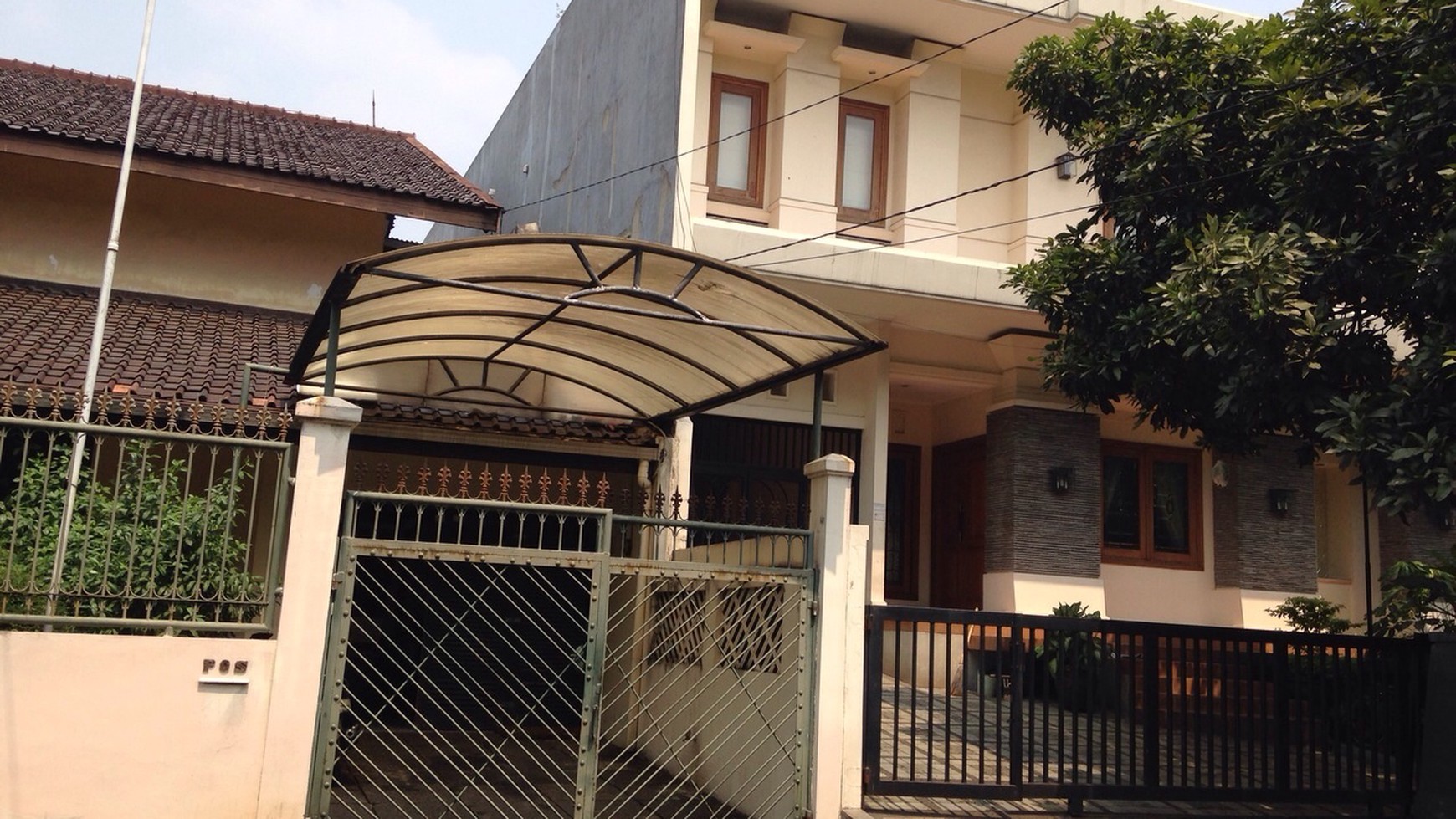 Di Jual rumah di pondok indah Dibawah Pasaran !! lokasi nyaman dan depan taman...