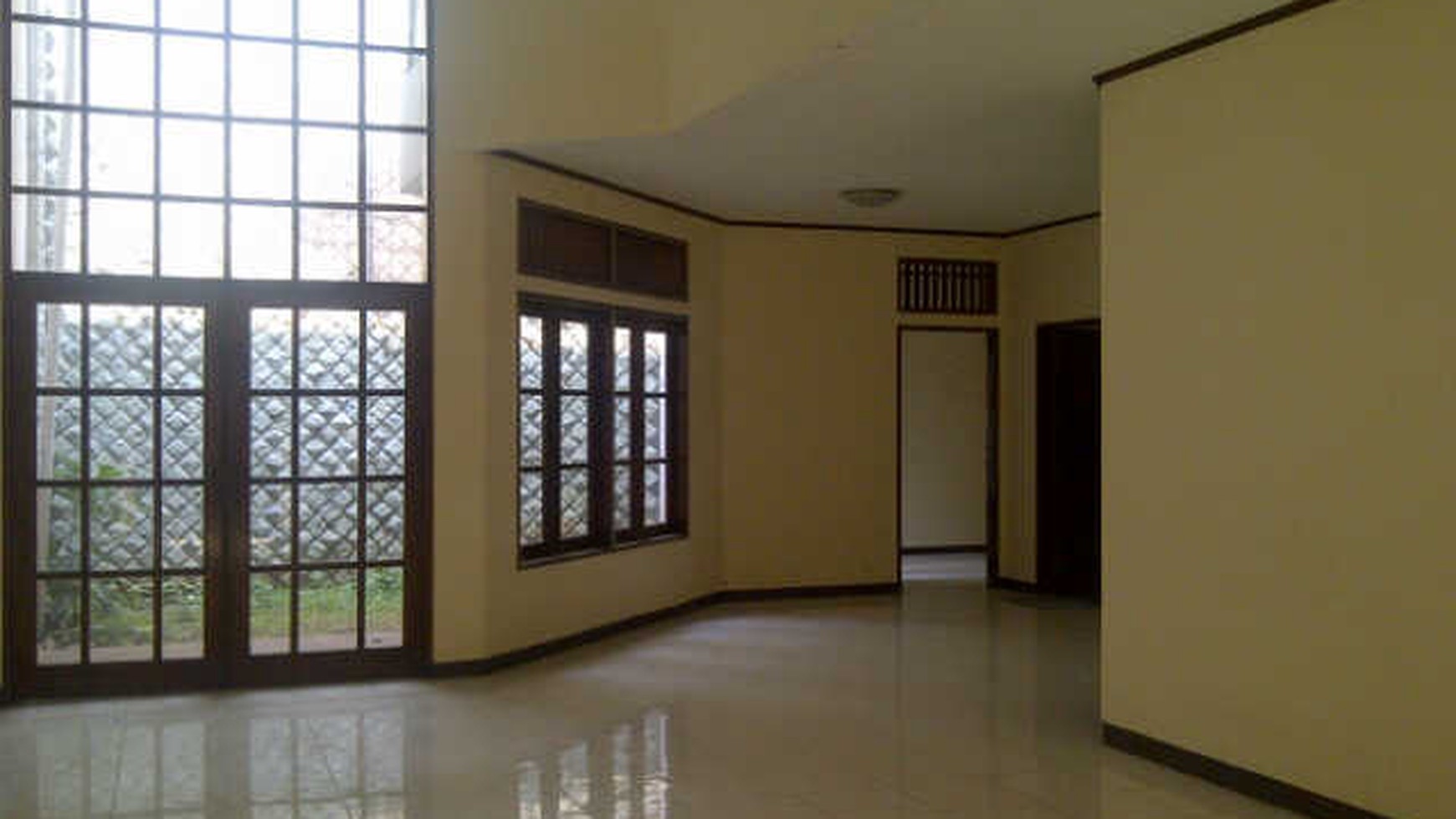 Di Jual rumah di pondok indah Dibawah Pasaran !! lokasi nyaman dan depan taman...