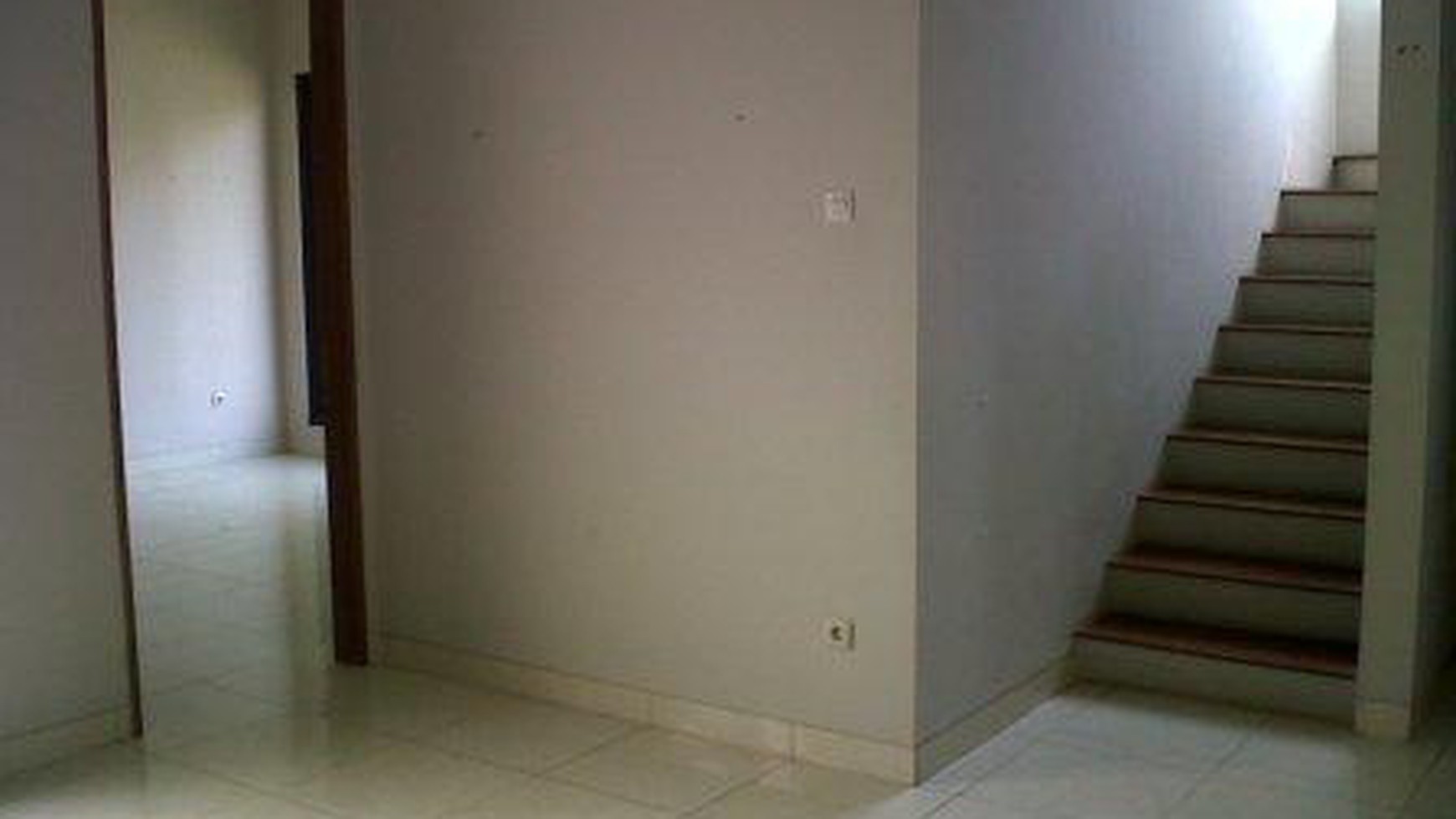 Disewakan Rumah di Emerald Residence Bintaro