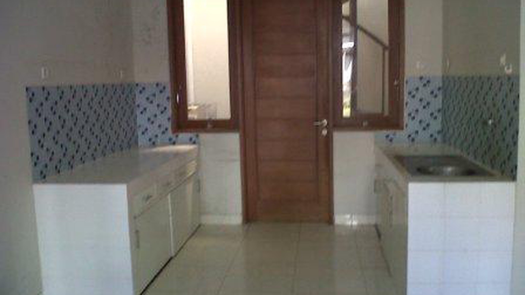 Disewakan Rumah di Emerald Residence Bintaro