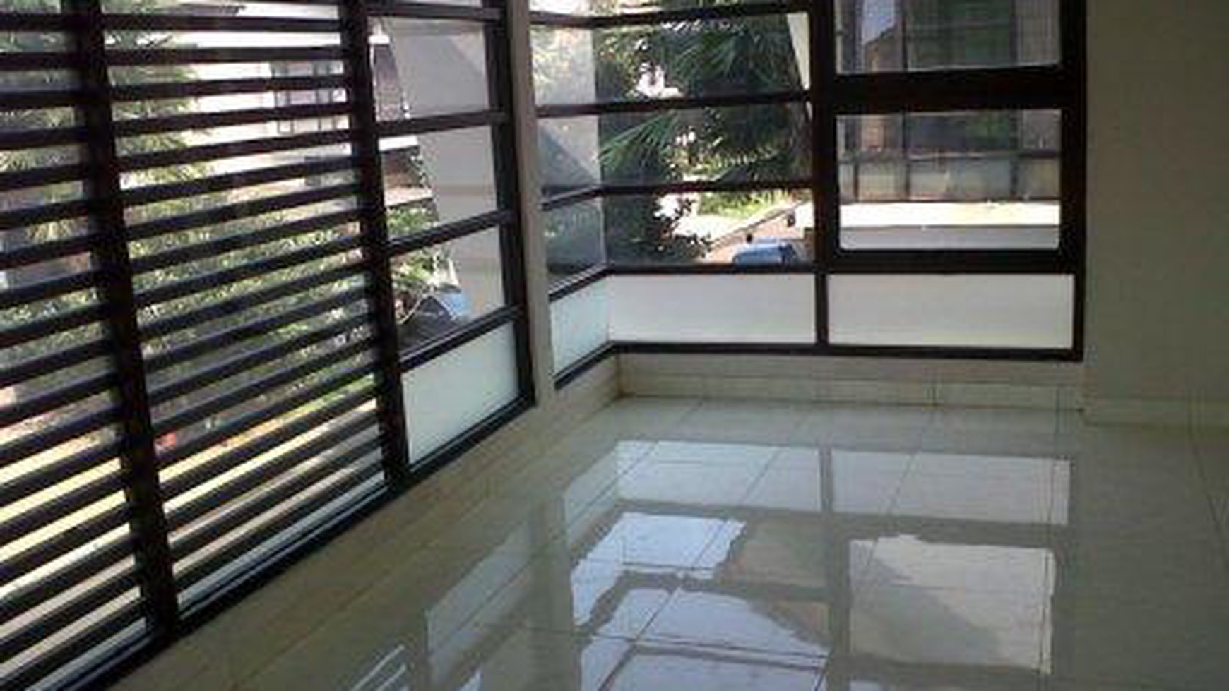 Disewakan Rumah di Emerald Residence Bintaro