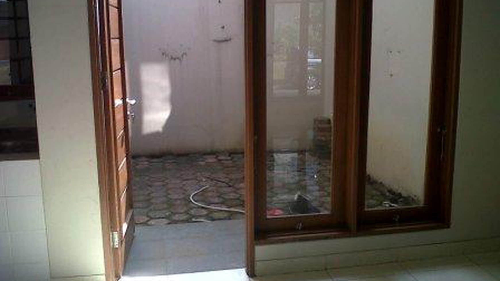 Disewakan Rumah di Emerald Residence Bintaro