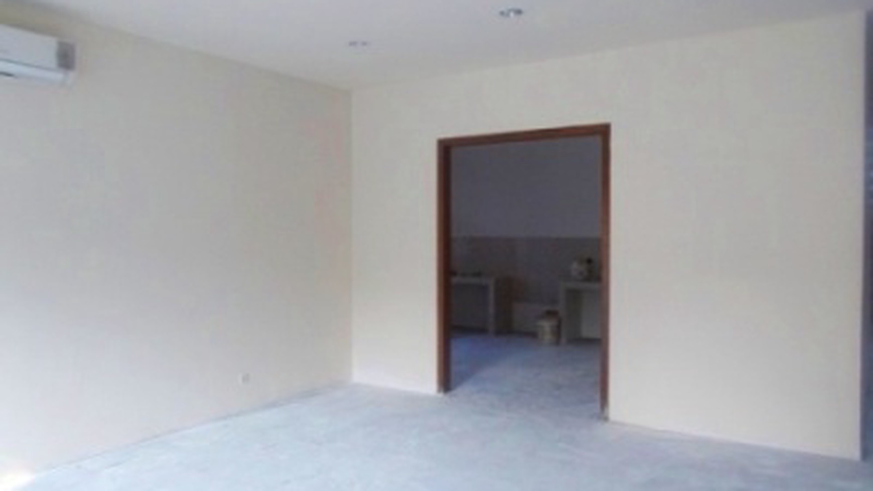 New/Renovated House in the a Compound..VeryQuiet..Close to Senayan..