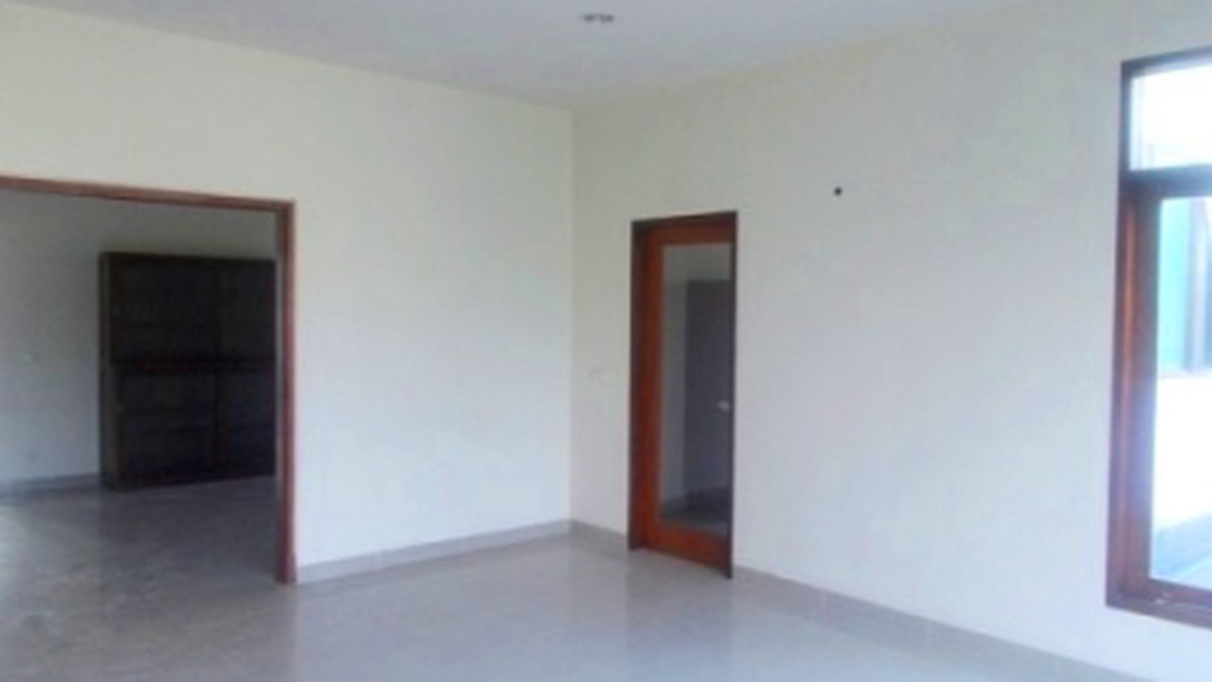 New/Renovated House in the a Compound..VeryQuiet..Close to Senayan..