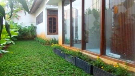 New/Renovated House in the a Compound..VeryQuiet..Close to Senayan..