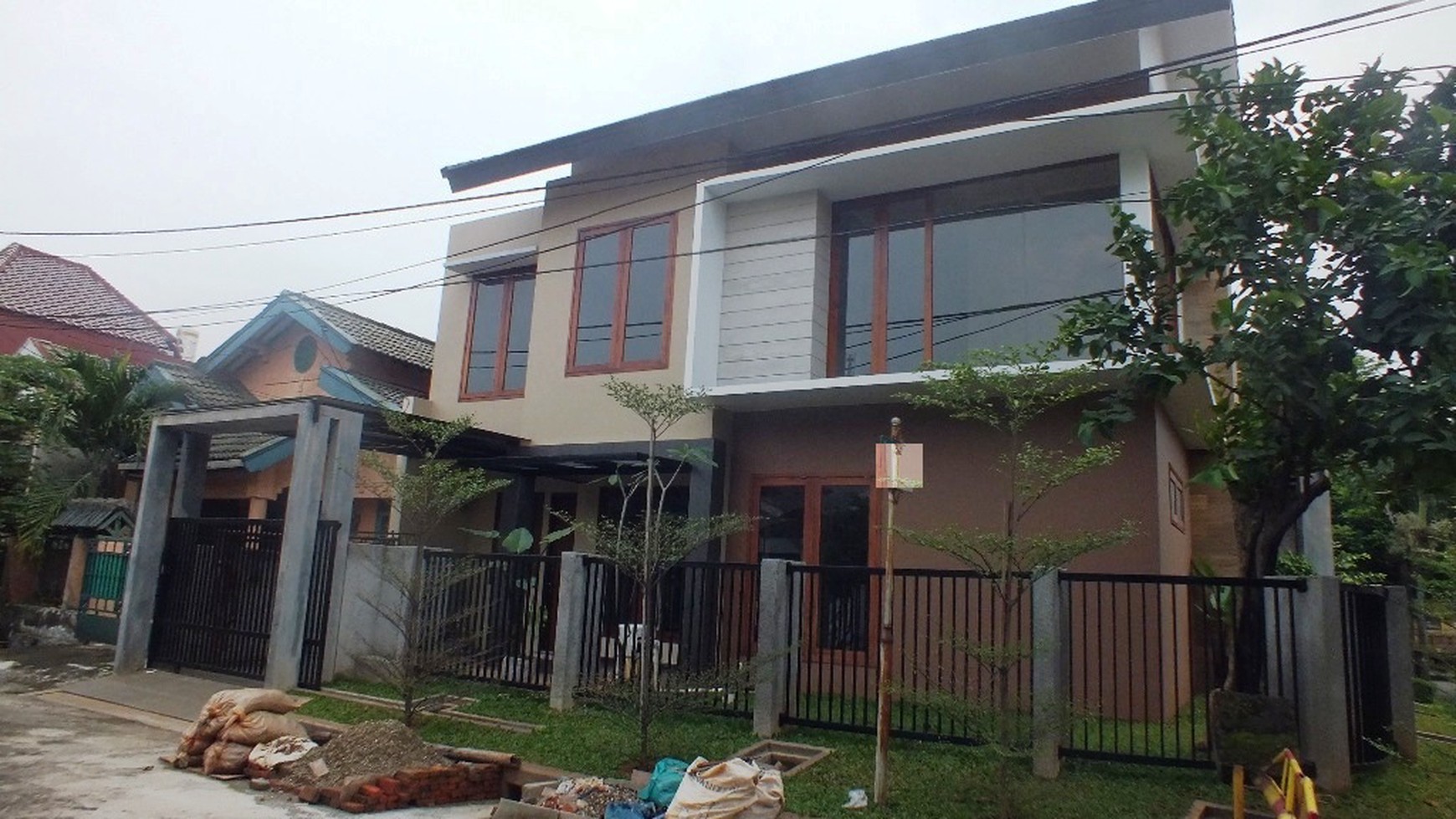 Rumah Bergaya Klasik Mediteran  Di Sektor 9 Bintaro Jaya