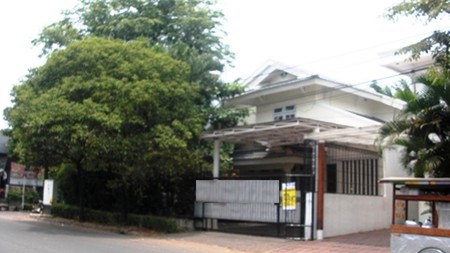 Rumah dipinggir jalan,bagus,nyaman di sektor 9 bintaro jaya