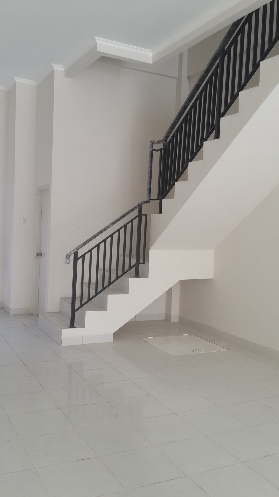 Dijual Ruko 5 Gandeng Jl. Imam Bonjol - Karawaci