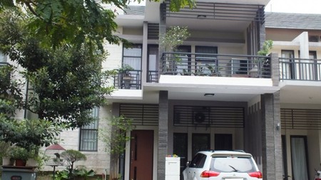 Rumah Bagus,bergaya klasik mediteran,Dalam Cluster Bintaro Sektor 9