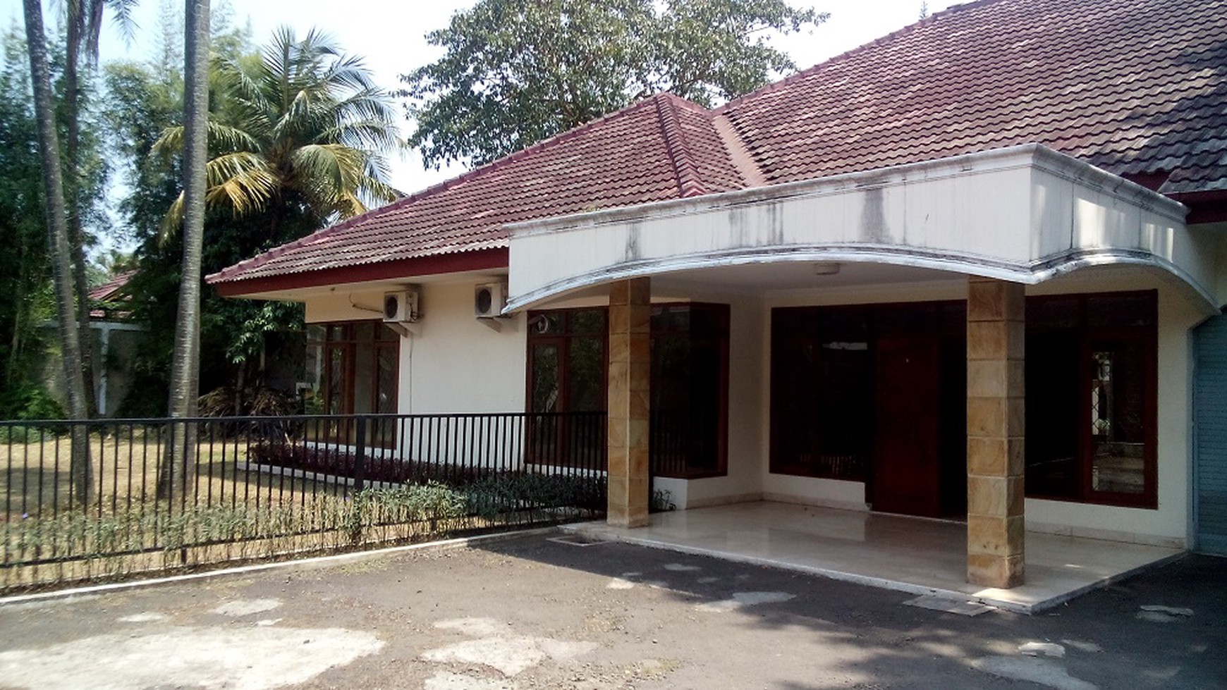 For Rent House with Big Garden at Ampera