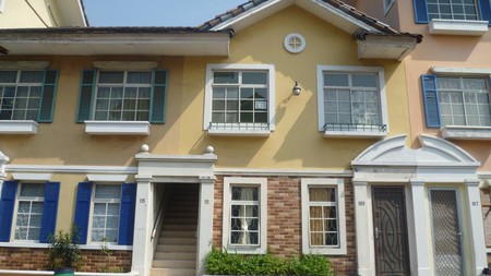 Disewakan Townhouse Taman Ayu Lantai 2 - Lippo Karawaci