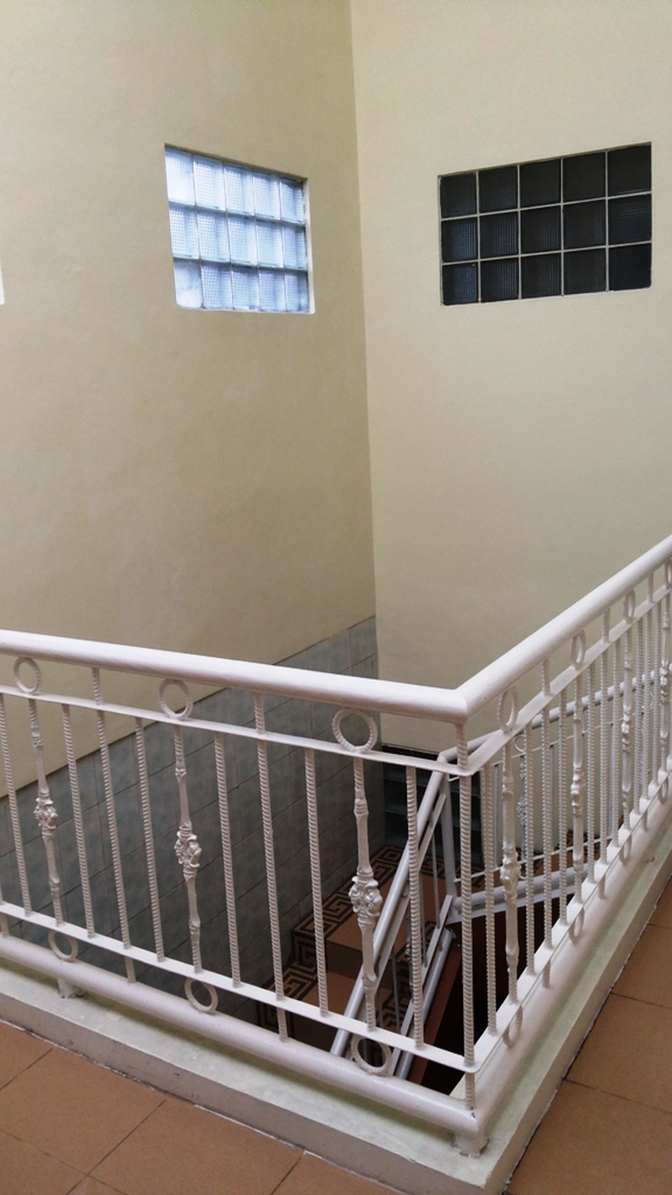 Rumah siap huni, Bintaro Jaya sek 6, 2 lt, keamanan 24 jam. bebas banjir