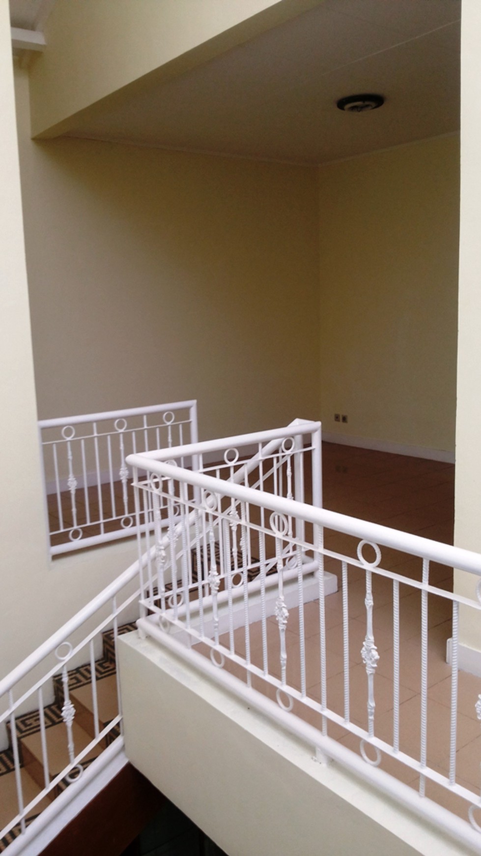 Rumah siap huni, Bintaro Jaya sek 6, 2 lt, keamanan 24 jam. bebas banjir