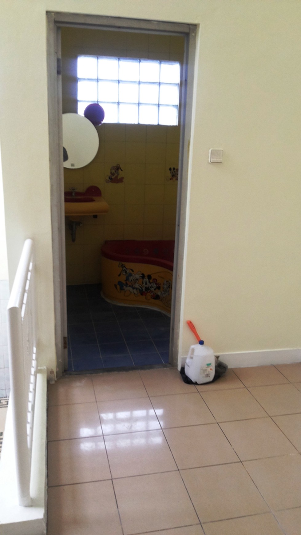 Rumah siap huni, Bintaro Jaya sek 6, 2 lt, keamanan 24 jam. bebas banjir