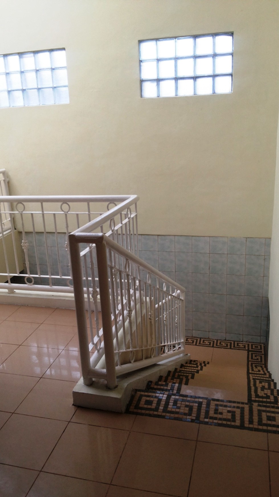 Rumah siap huni, Bintaro Jaya sek 6, 2 lt, keamanan 24 jam. bebas banjir