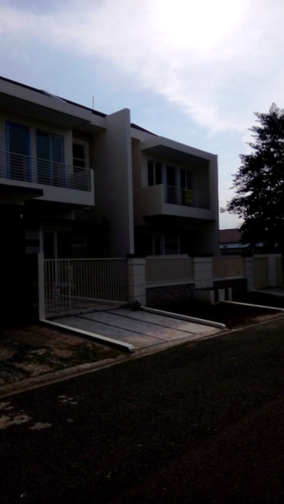 Rumah Baru di cluster ternama dari Dukuh Bima Kota legenda