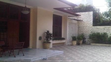 Disewakan Rumah di daerah strategis, tenang, di Menteng