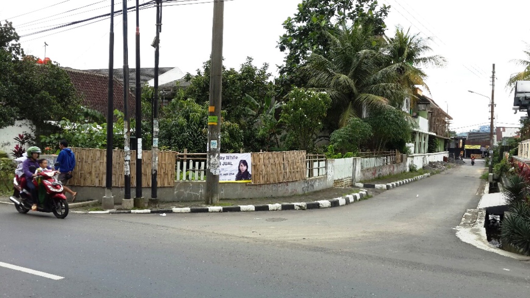 RUMAH PINGGIR JALAN,BAGUS,STRATEGIS DI JAWA TENGAH