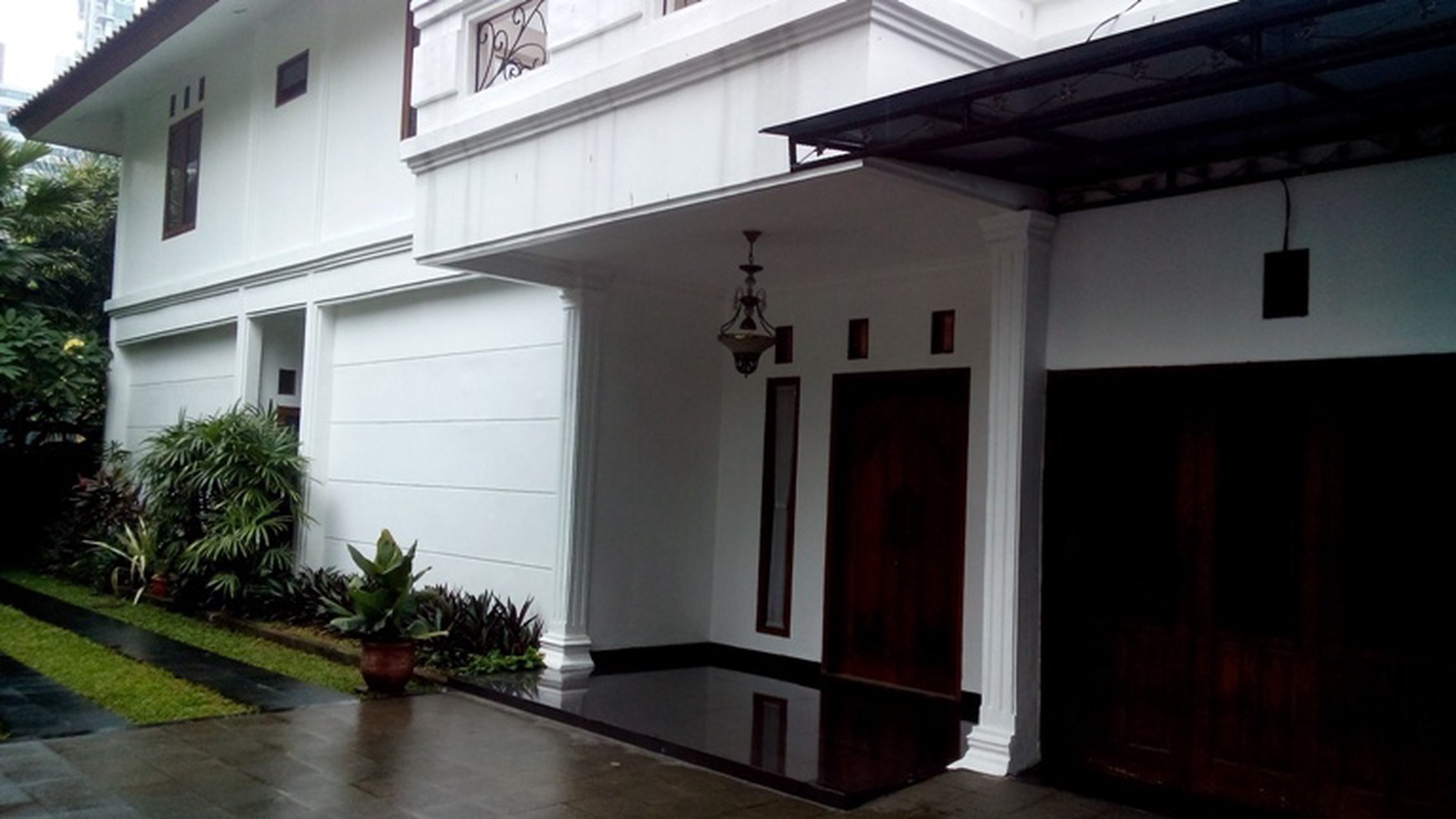 Modern Homey And Lovely House In Brawijaya