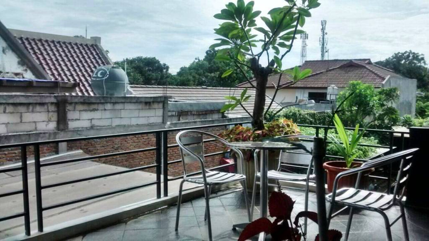 Rumah Ada s.pool di Bintaro Jakarta Selatan