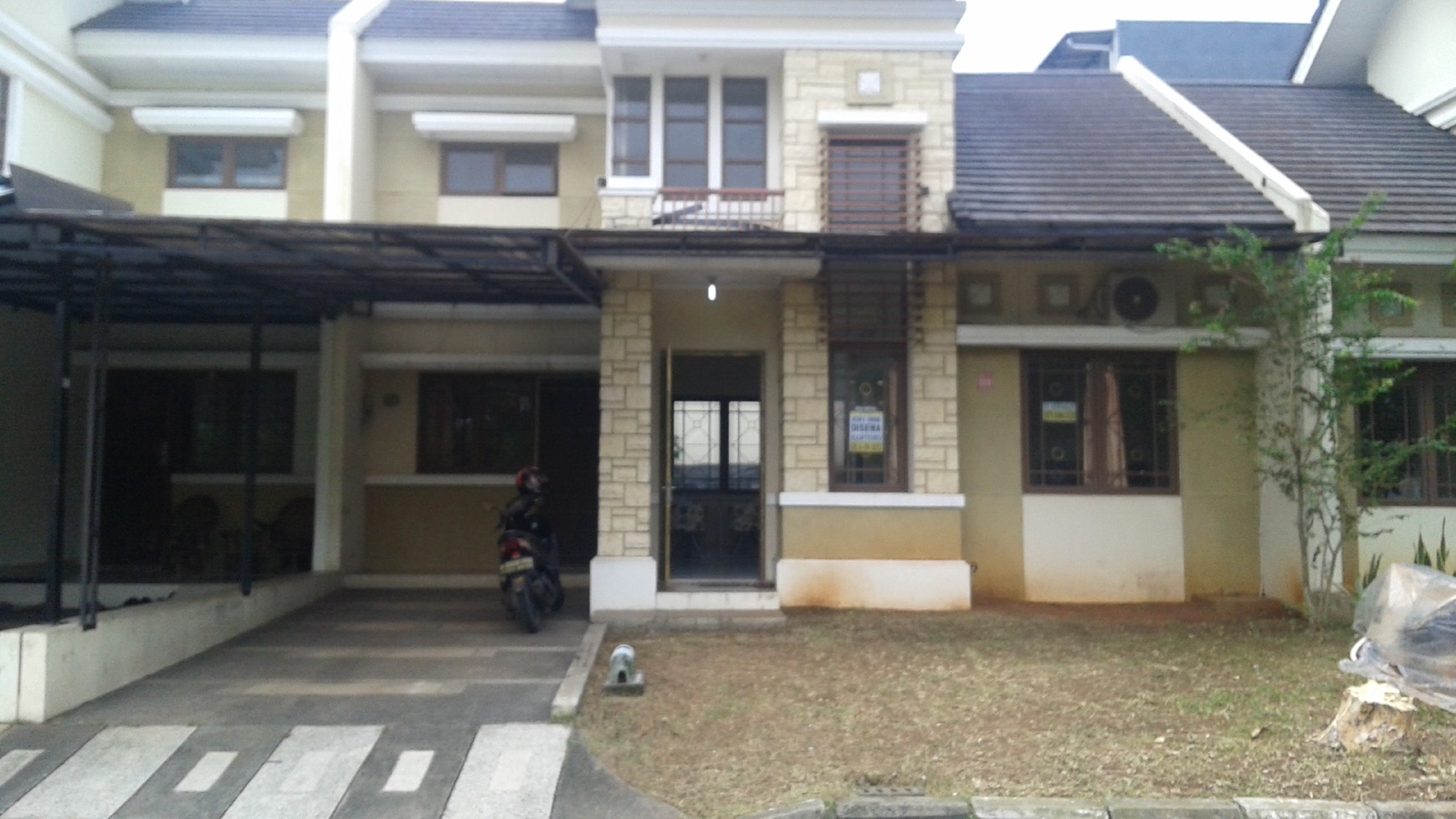 Disewakan rumah grandwisata, rumah depan taman yg rapi, berish aman dan siap huni.