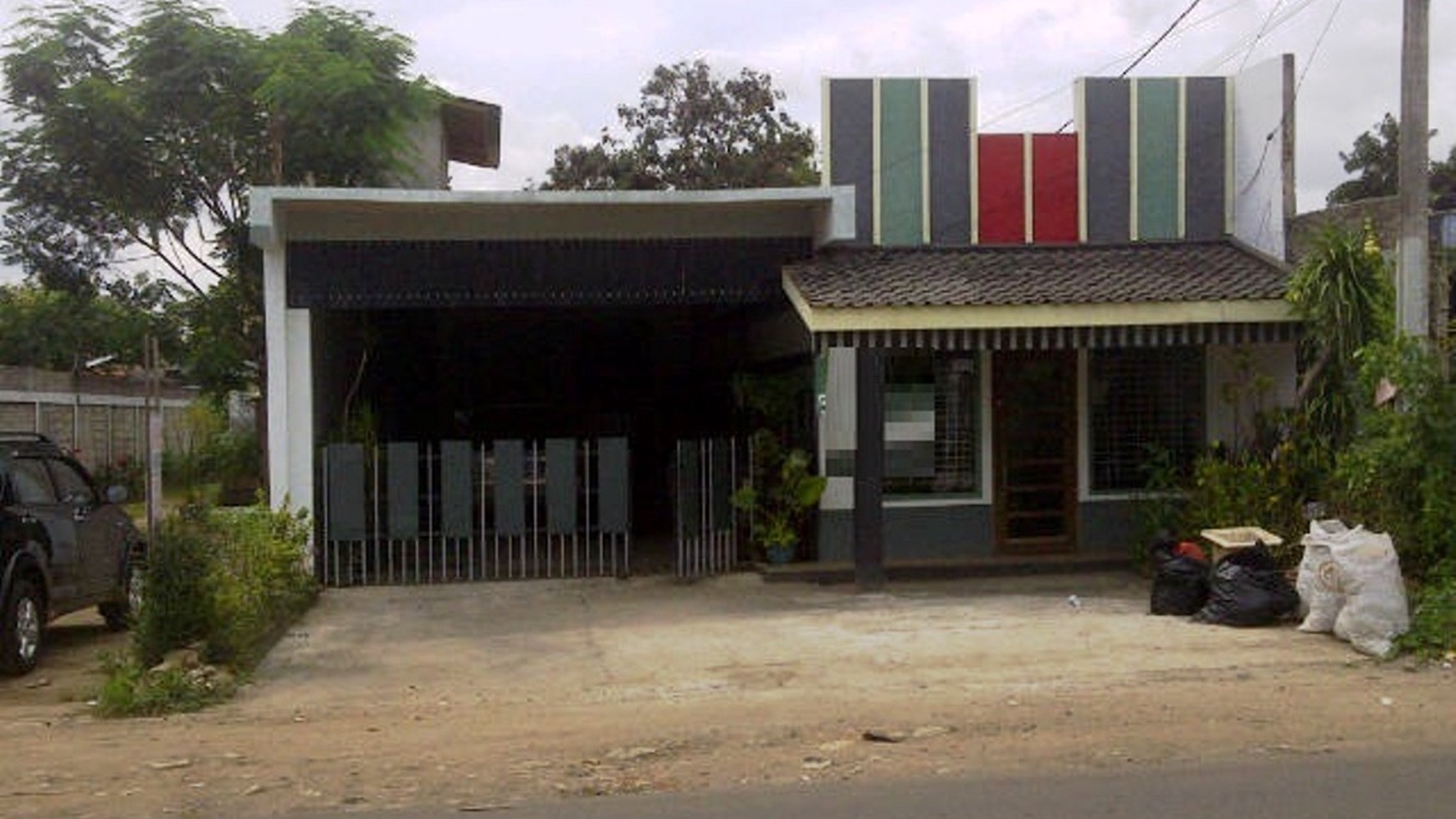 RUMAH PINGGIR JALAN,BAGUS,COCOK BUKA USAHA DI JOMBANG RAYA