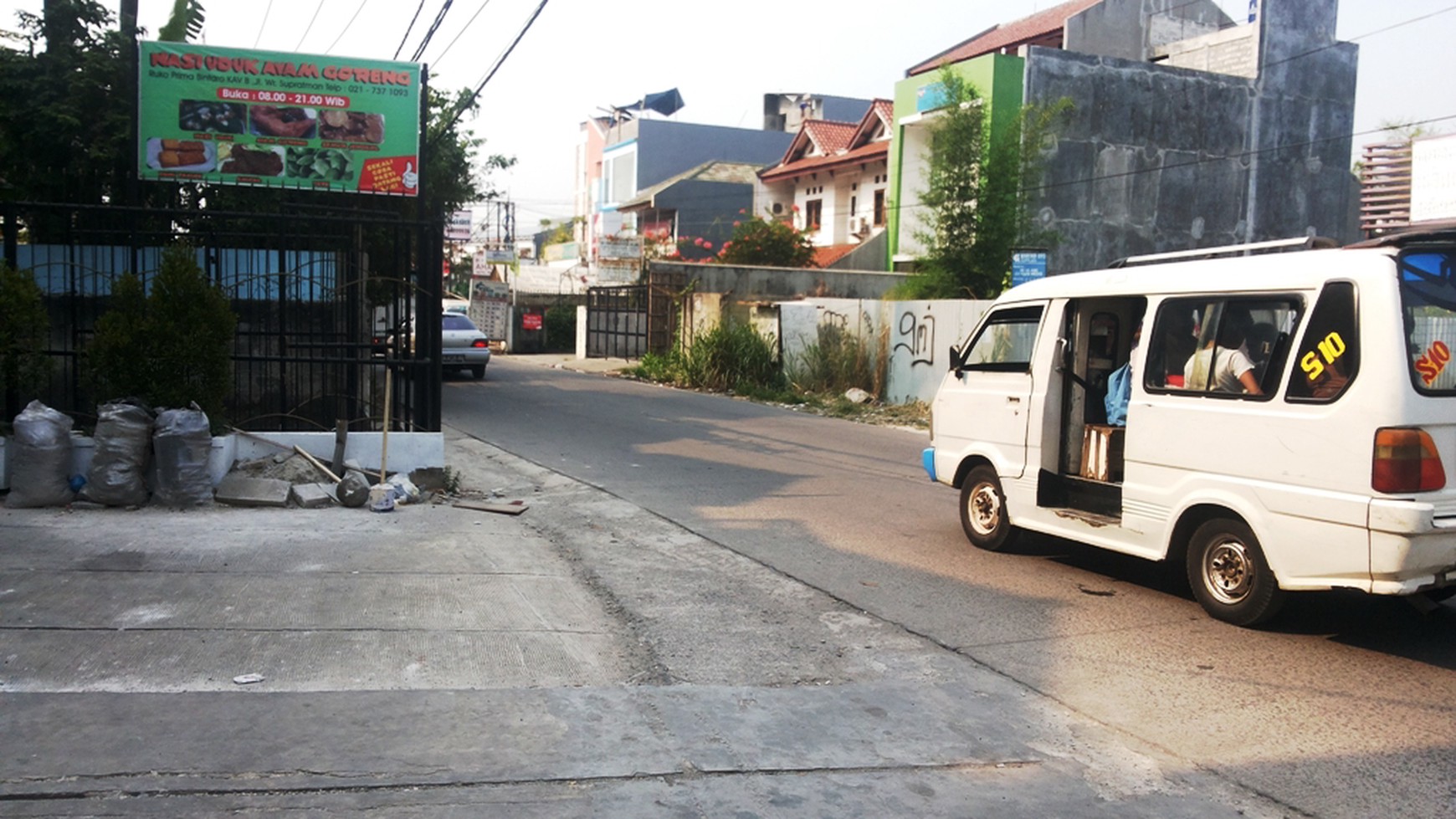 Ruko Di Daerah Komercil Di Pondok Ranji