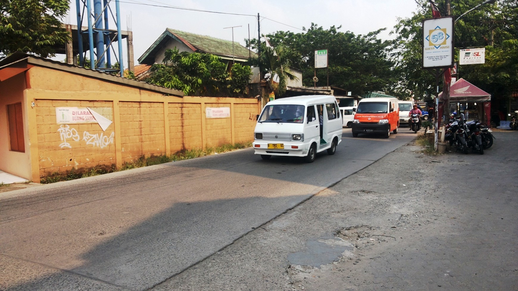 Ruko Di Daerah Komercil Di Pondok Ranji