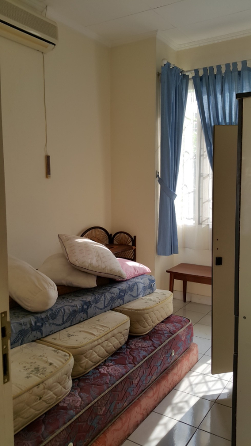 Dijual Rumah Taman Himalaya Jl. Gn. Nangka- Lippo Karawaci