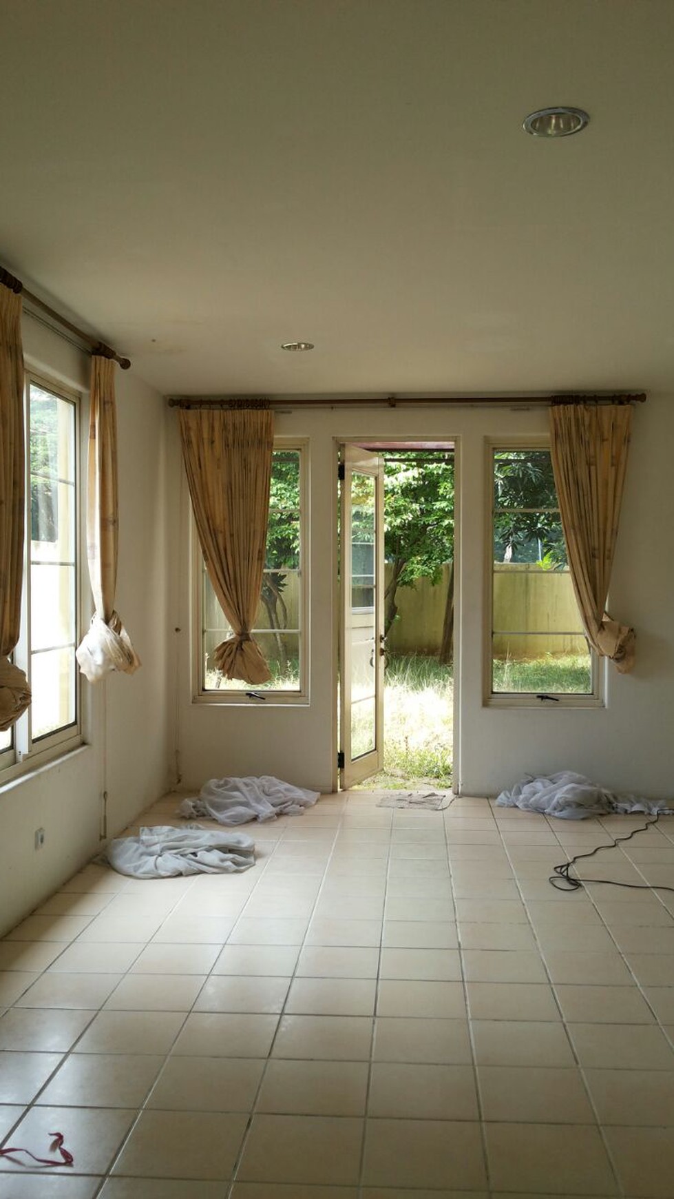 Disewakan Rumah Taman Beverly Golf - Lippo Karawaci