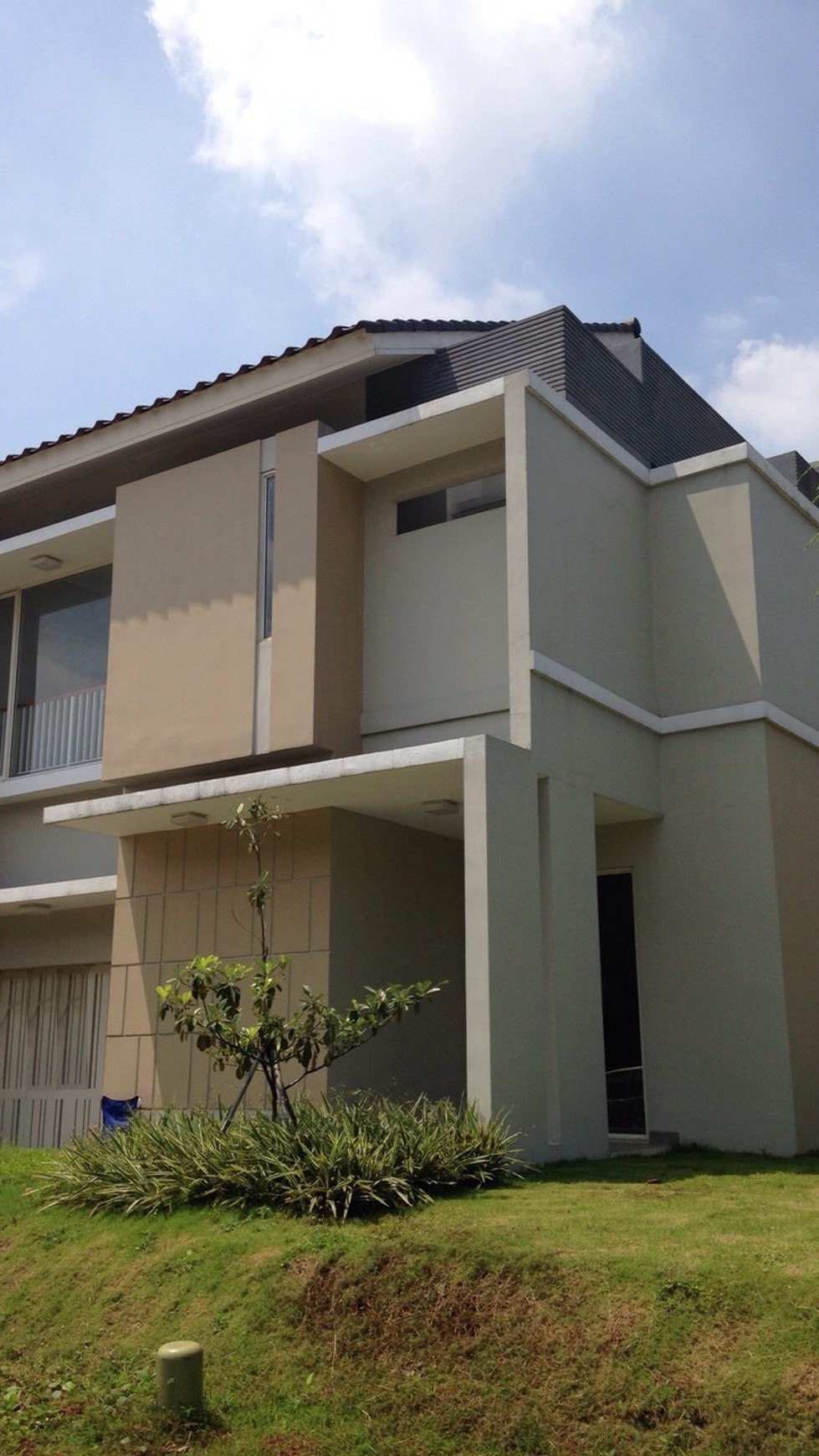 Disewakan Rumah Dikawasan Perumahan Kebayoran Village, Bintaro Jaya