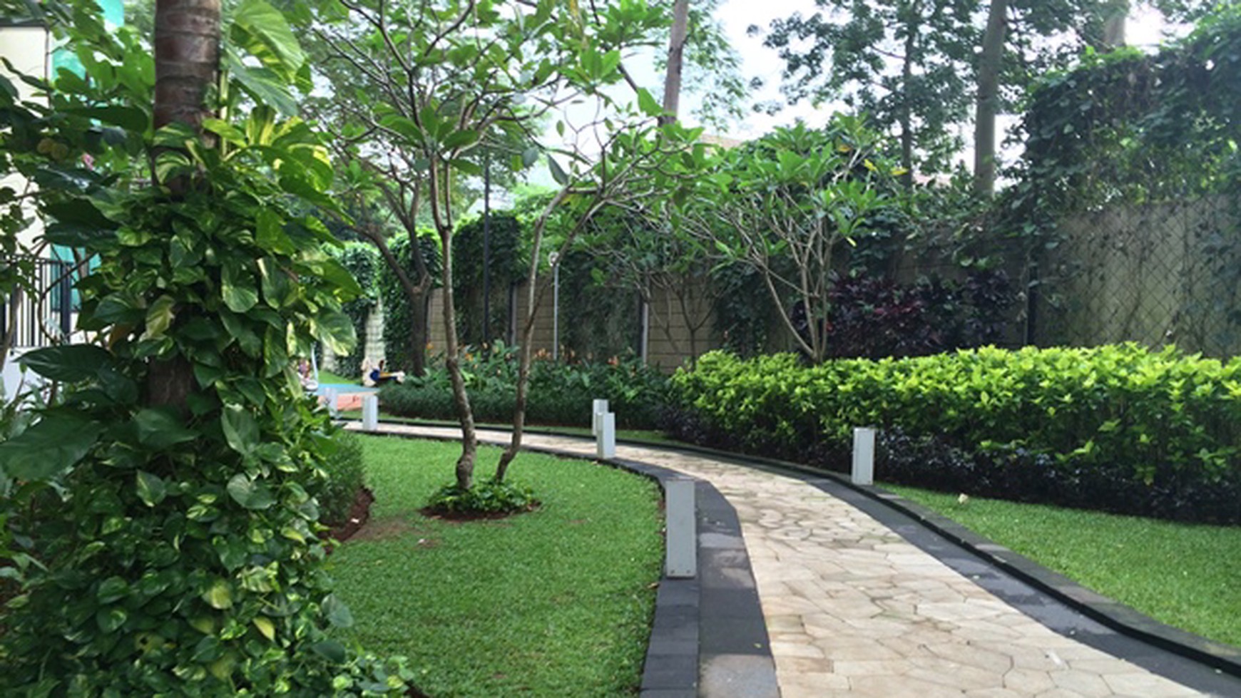 VERY NICE INTERIOR DESIGN AT HAMPTON\'S PARK : FURNISHED 2BEDROOM UNIT