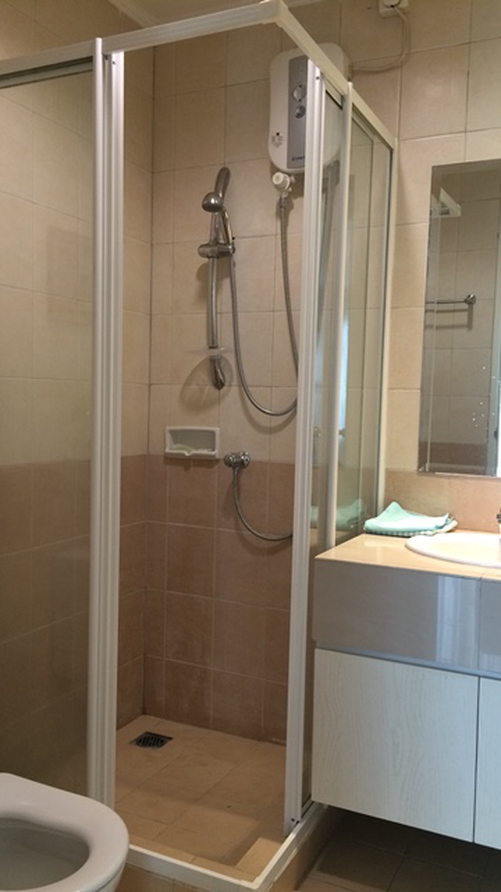 VERY NICE INTERIOR DESIGN AT HAMPTON\'S PARK : FURNISHED 2BEDROOM UNIT