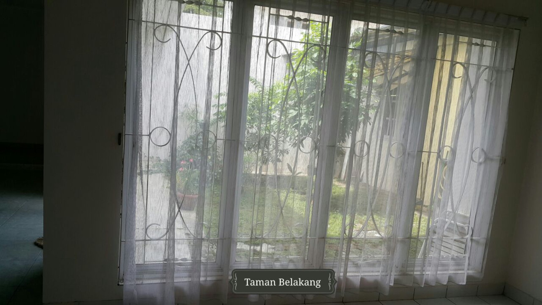 [RENT/SEWA] BSD - Rumah Terawat dekat sekolah & RS, Ada 2 AC, Harga Super Reasonable, Taman & Balkon