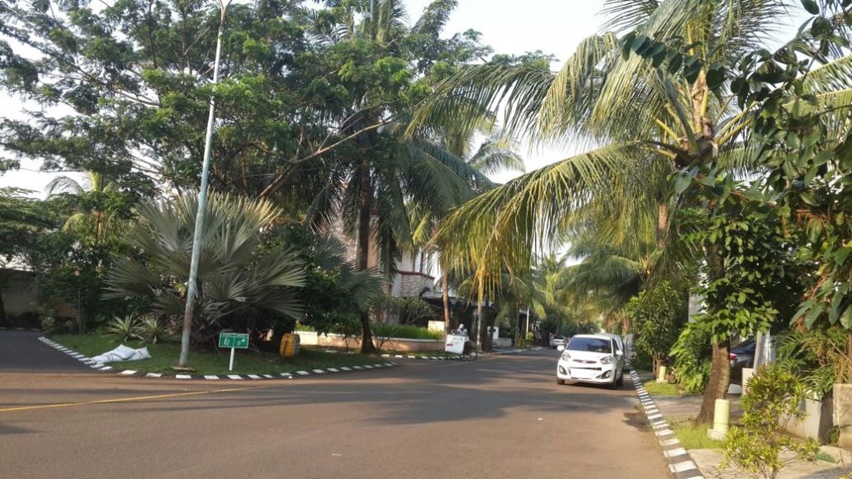 Rumah Siap Huni ,Jalan Lebar  sektor 9 Bintaro Jaya