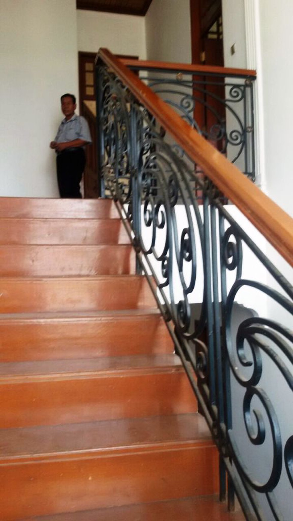 Rumah pinggir jalan,siap huni,lokasi oke di Kesehatan Bintaro Jakarta Selatan