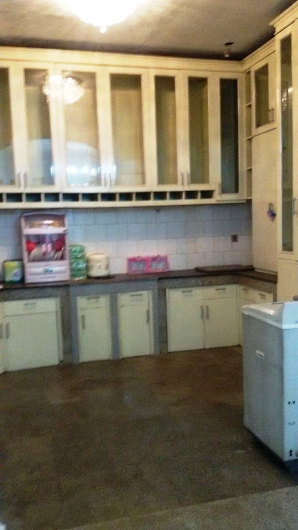 Rumah pinggir jalan,siap huni,lokasi oke di Kesehatan Bintaro Jakarta Selatan