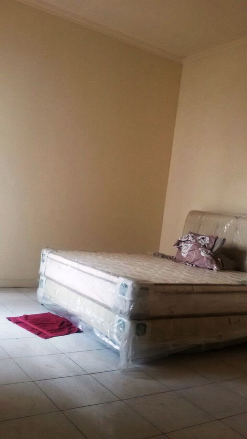 Rumah pinggir jalan,siap huni,lokasi oke di Kesehatan Bintaro Jakarta Selatan